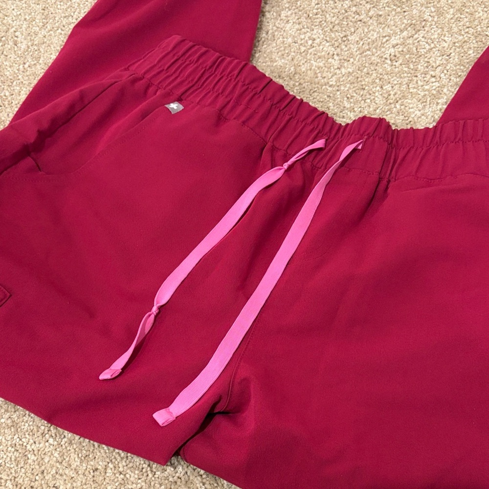 Figs Magenta scrub set - Picture 4 of 5